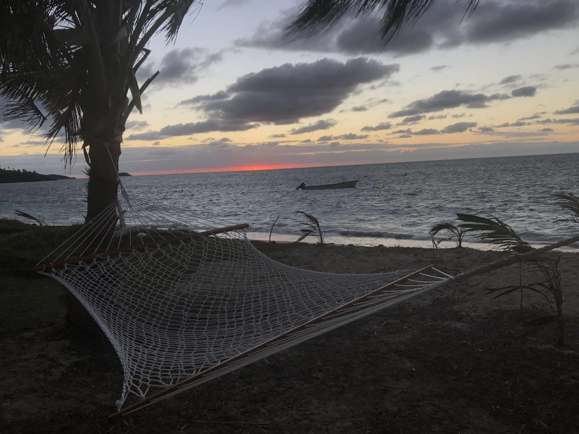 Yasawa Homestays Naisisili Extérieur photo